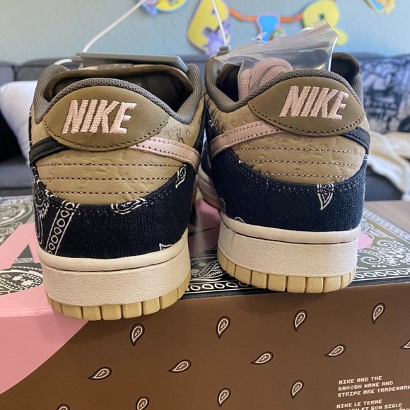 Nike × Travis Scott - Picture 10 of 13